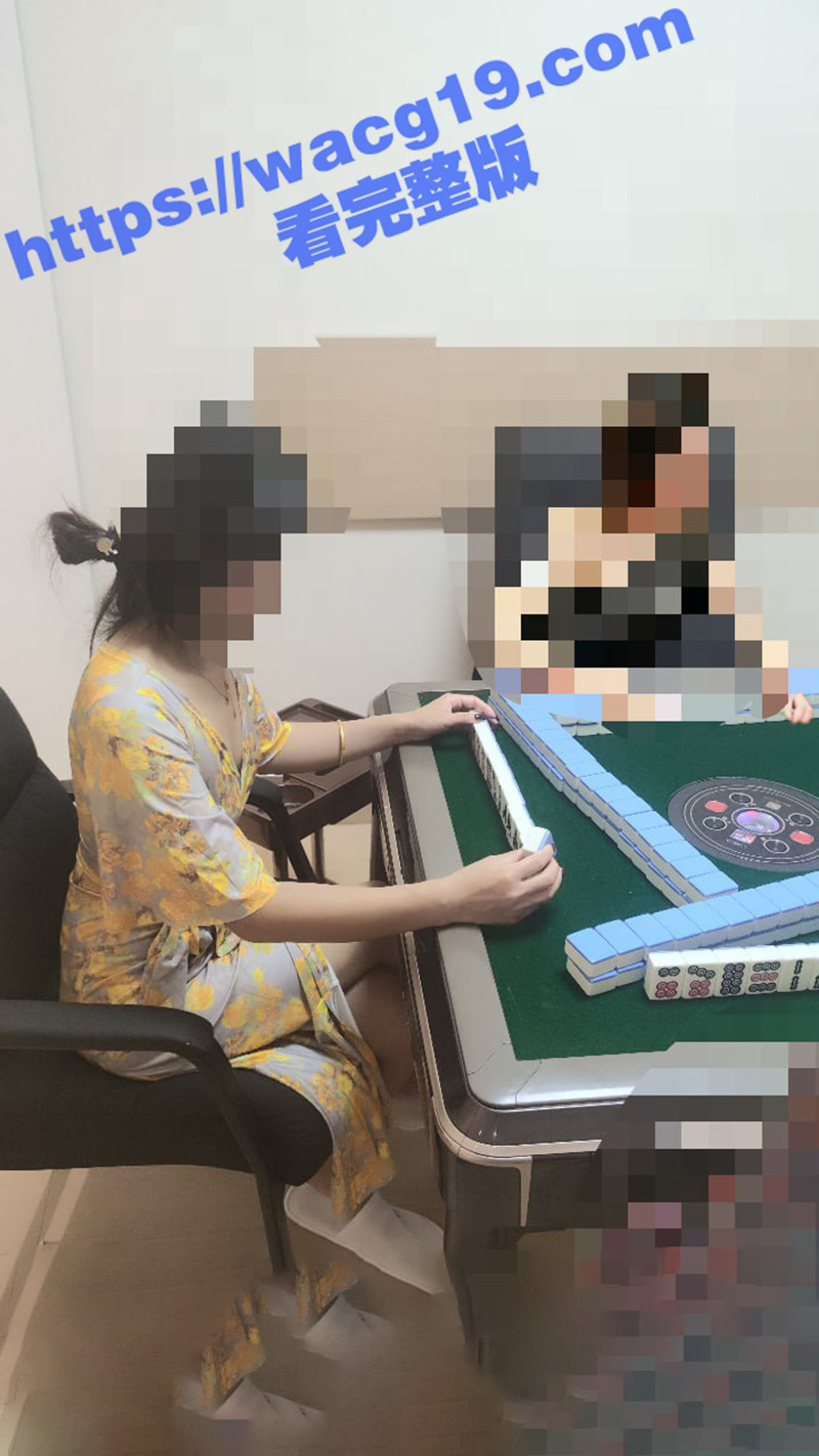 家庭外出旅游 我和老妈私下来场刺激性爱 麻将室里翻云覆雨在亲戚身边偷偷来了好几发