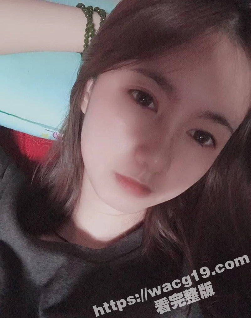 清纯甜美学生妹 被一顿麦当劳拿下开房 颜值甜美身材纤细 穿性感黑丝 被渣男调教爆操！