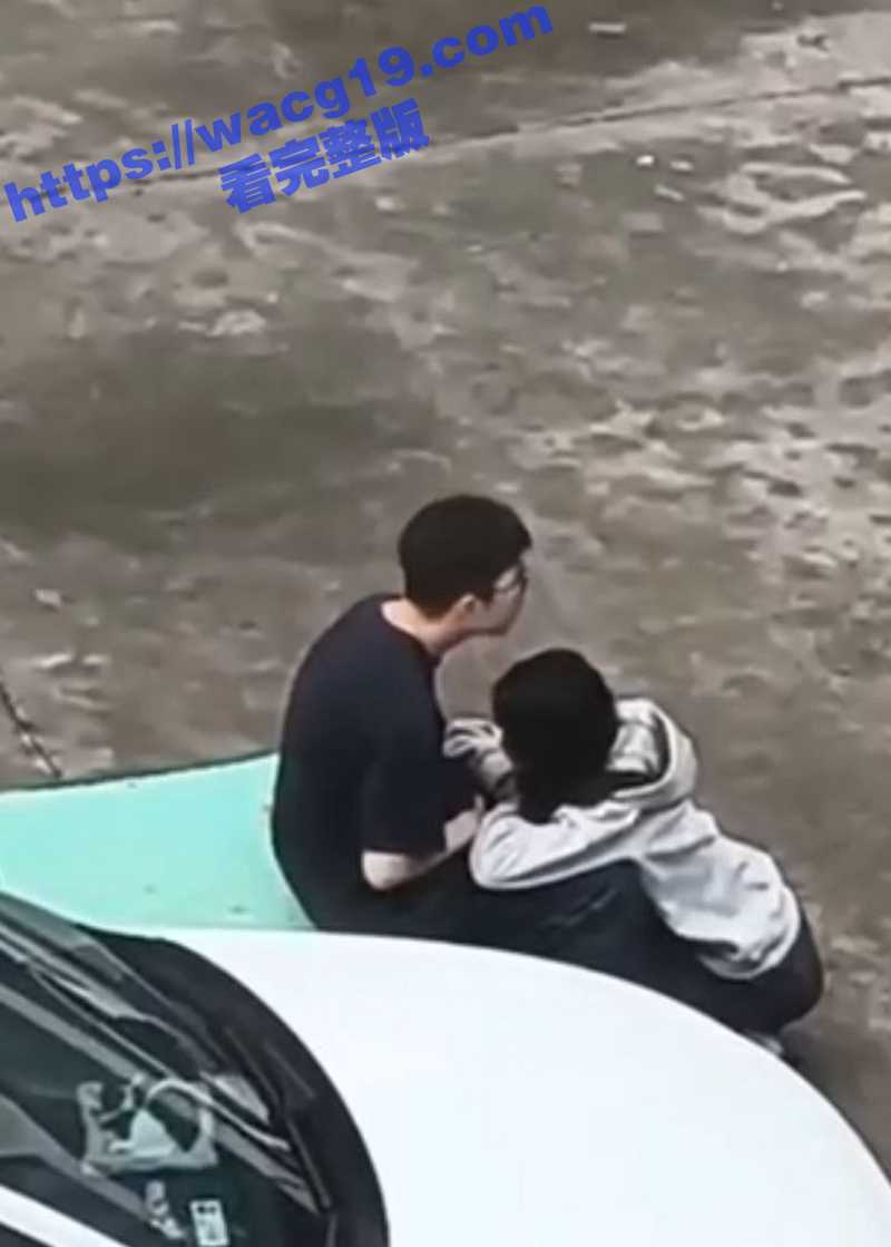 情侣小区公共停车场野相关图片