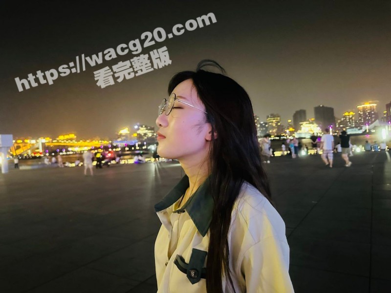 清纯可爱眼镜邻家小妹 展示过人口交天赋 吹箫技术堪比职业技师 十分的反差
