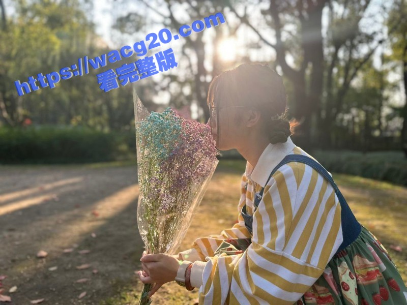 清纯可爱眼镜邻家小妹相关图片