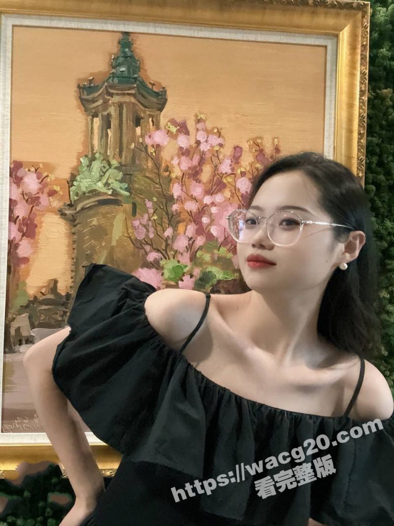 眼镜嫩妹母狗 上演丝相关图片