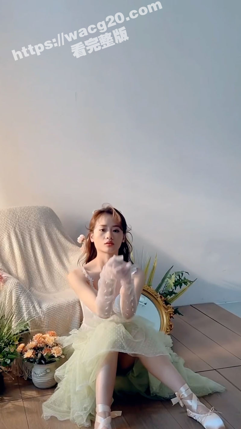 抖音女网红主播露点精相关图片