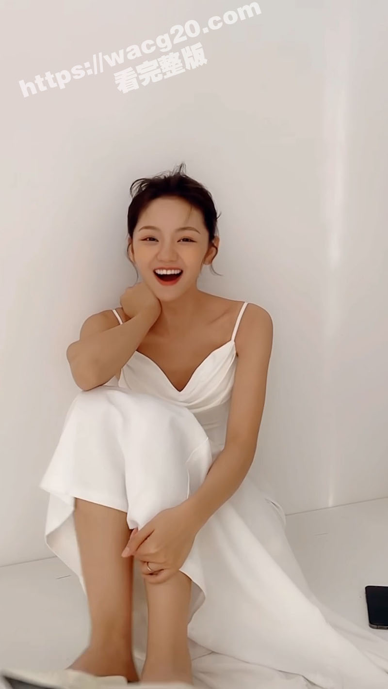 抖音女网红主播露点精相关图片