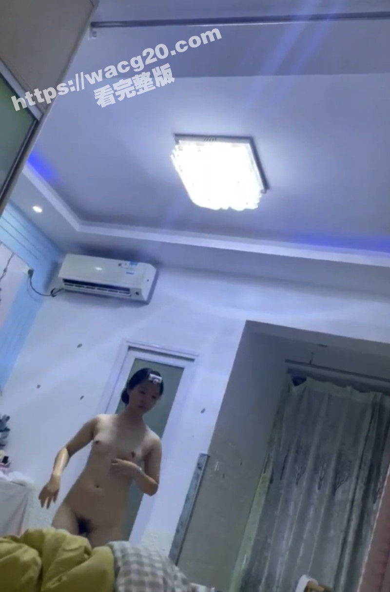 重庆大学反差眼镜学妹相关图片