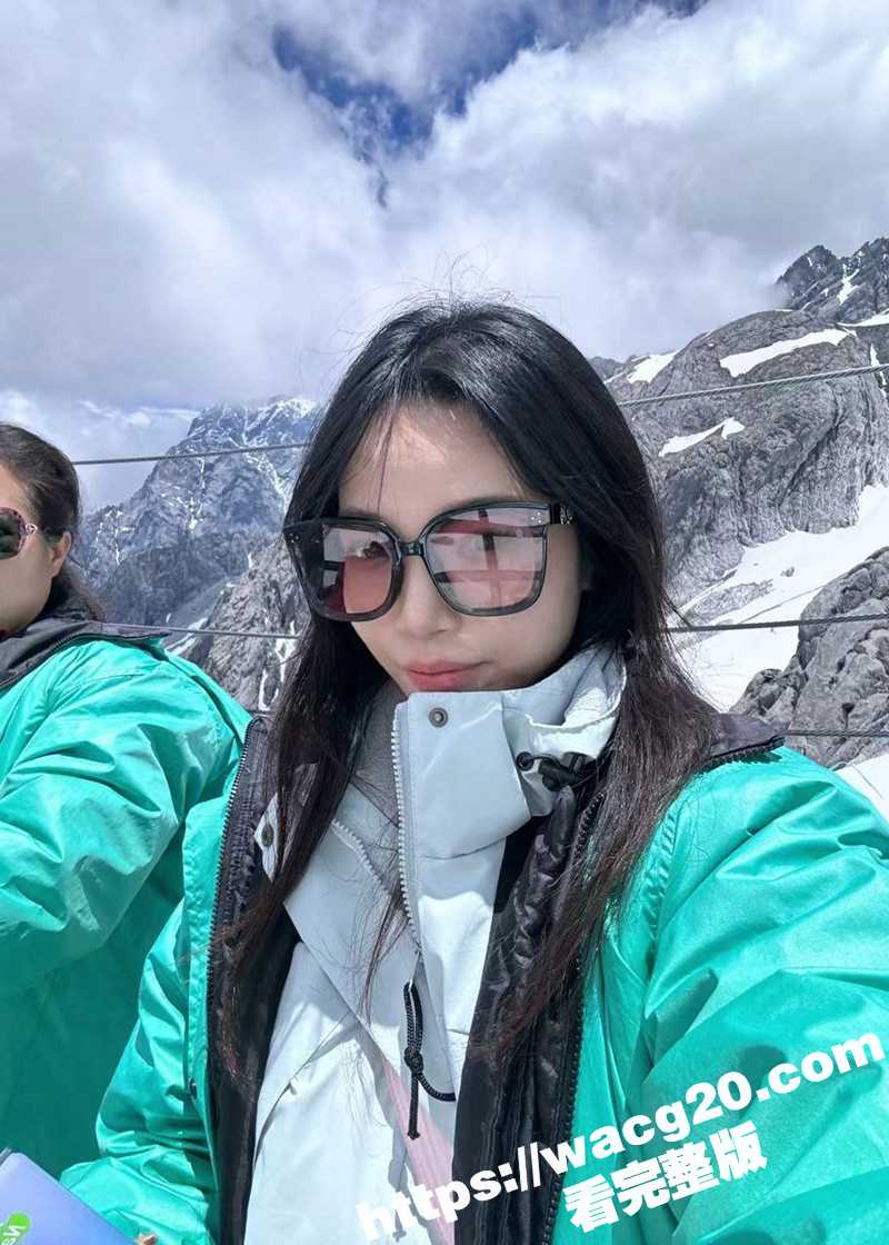 高颜值娇嫩少女 依依相关图片