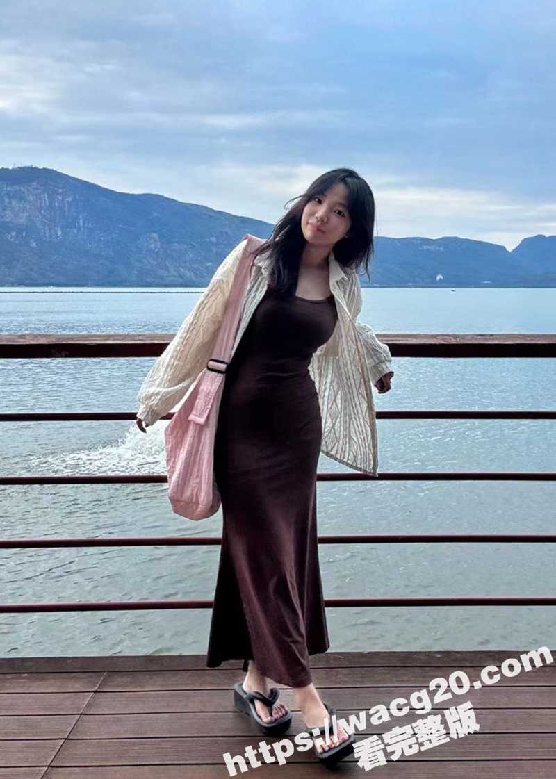 高颜值娇嫩少女 依依相关图片
