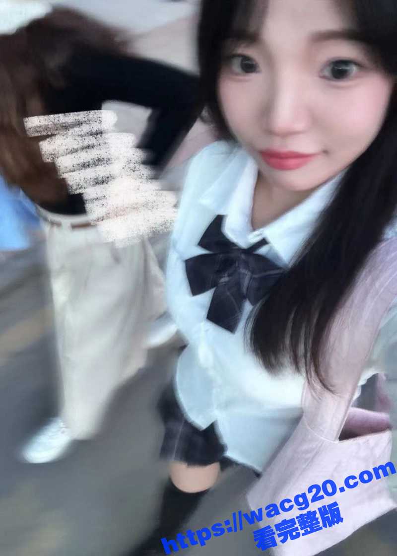 高颜值娇嫩少女 依依相关图片