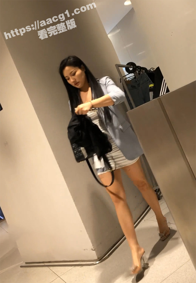 商场跟踪抄底短裙少妇 身材极品美腿修长性感 竟真空无内出门 肥嫩鲍鱼令人心潮澎湃
