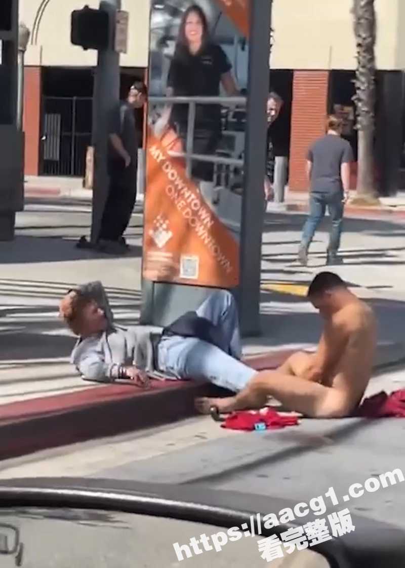 大庭广众下的性癖怪人相关图片