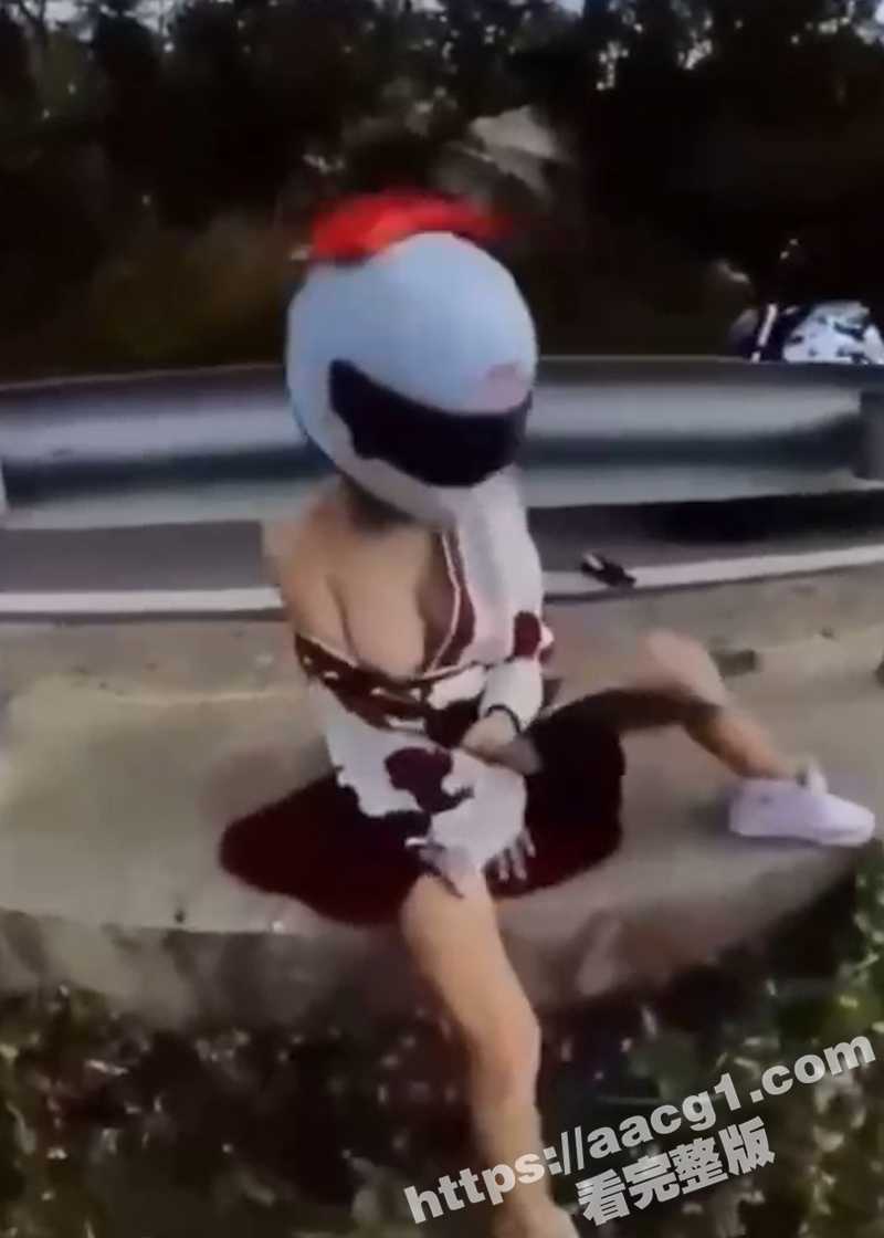 女骑手高速车祸 摔到相关图片