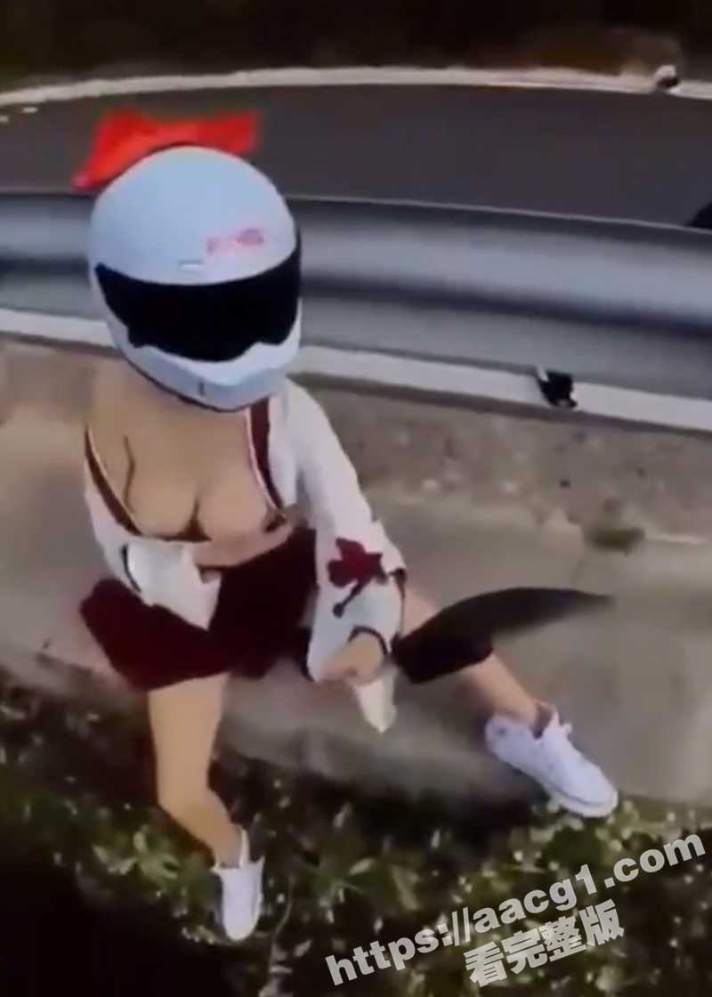 女骑手高速车祸 摔到相关图片