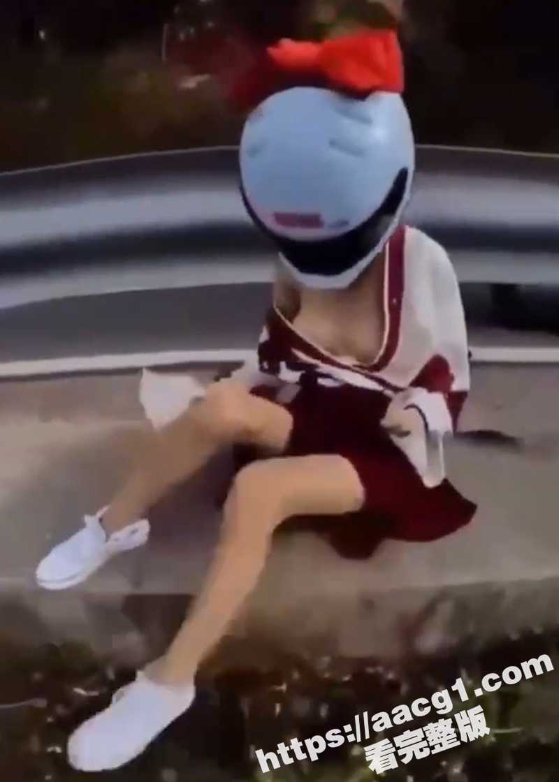 女骑手高速车祸 摔到相关图片