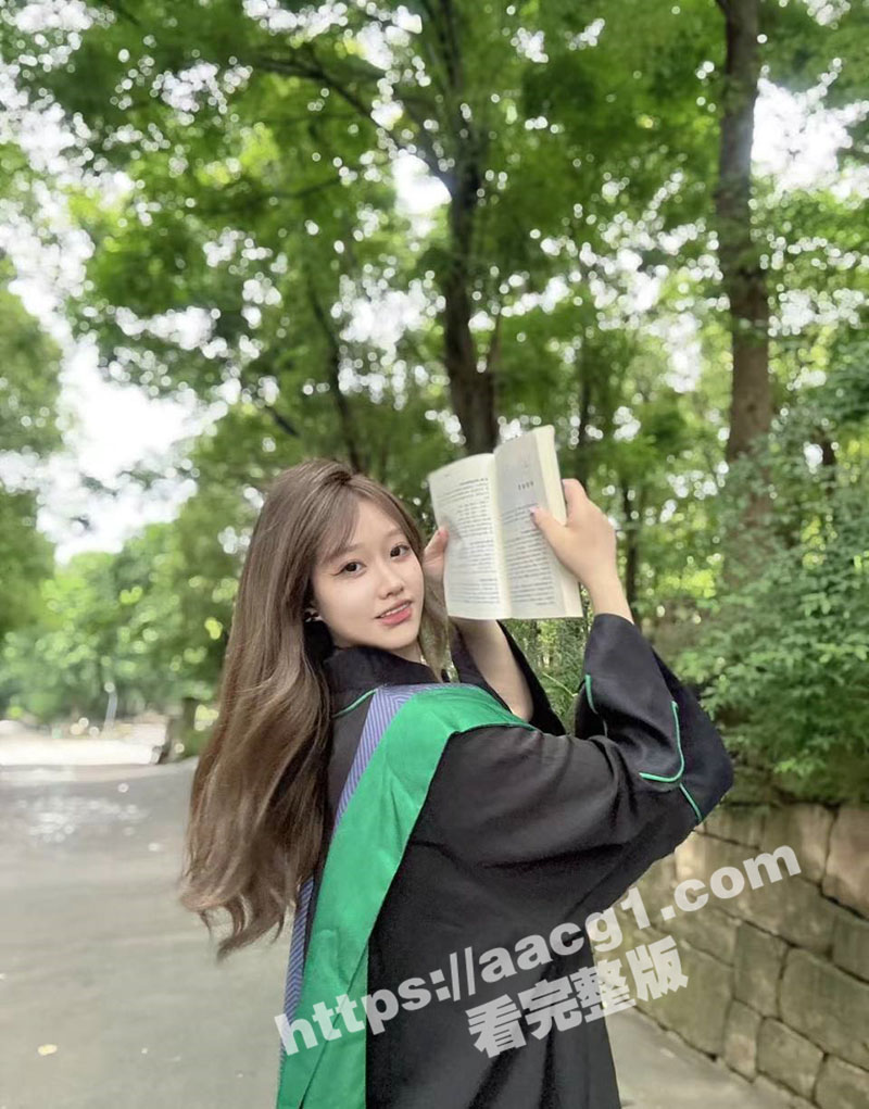 重庆大学在读女大学生相关图片