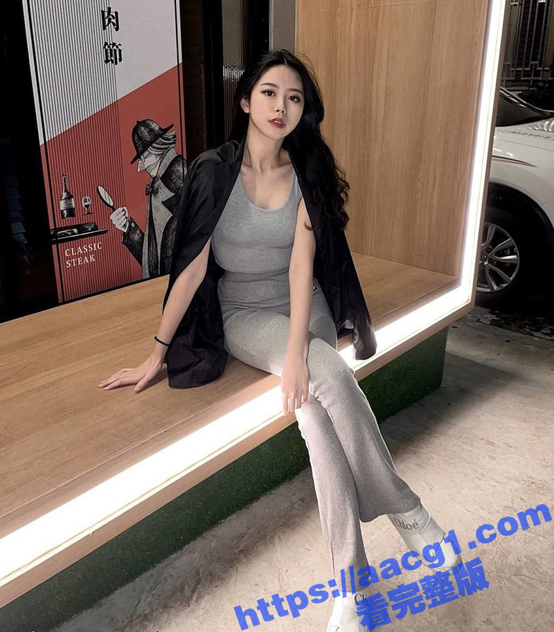 约炮极品身材人妻 翘臀硕大肥美 嫩穴无毛白嫩 背着老公酒店约炮 被大鸡巴带着狼牙套抽插