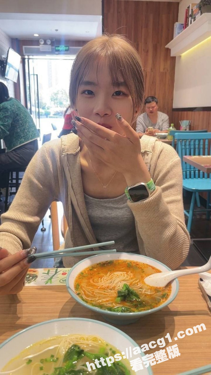 超清纯大二学妹网恋裸相关图片