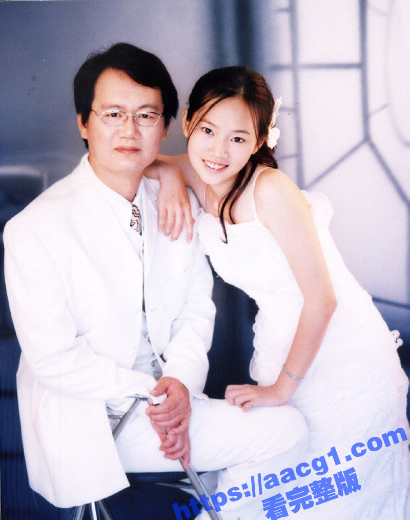 台湾已婚人妻的反差母狗性生活曝光 眼镜下难以掩饰骚货本性 怀着孕被老公无套中出 口技十分一流