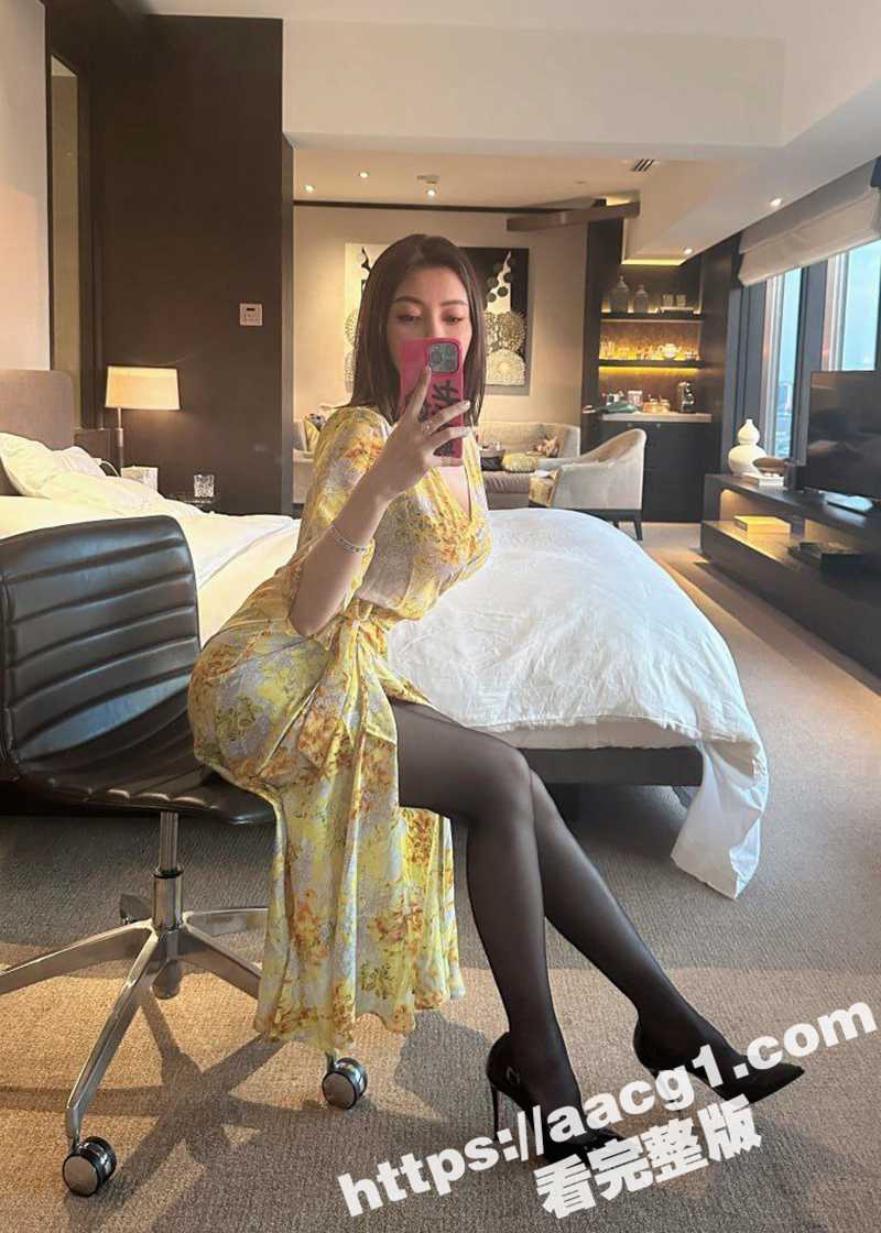 抖音巨乳网红果儿Vi相关图片