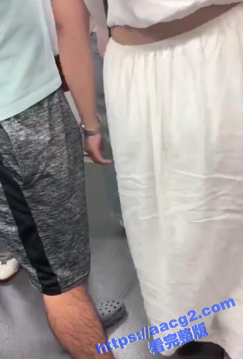 广州地铁惊现女痴汉 相关图片