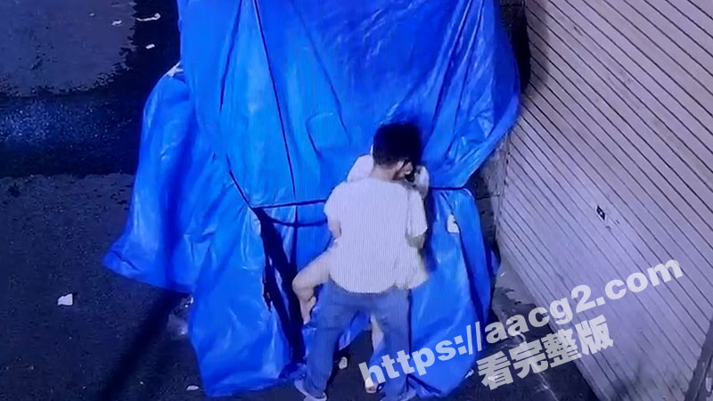 深夜小区惊现情侣野战相关图片