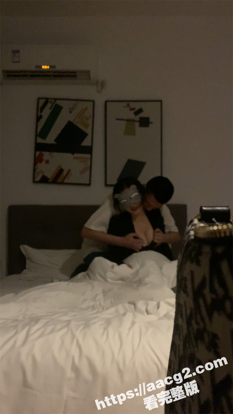约炮极品巨乳学生妹 相关图片