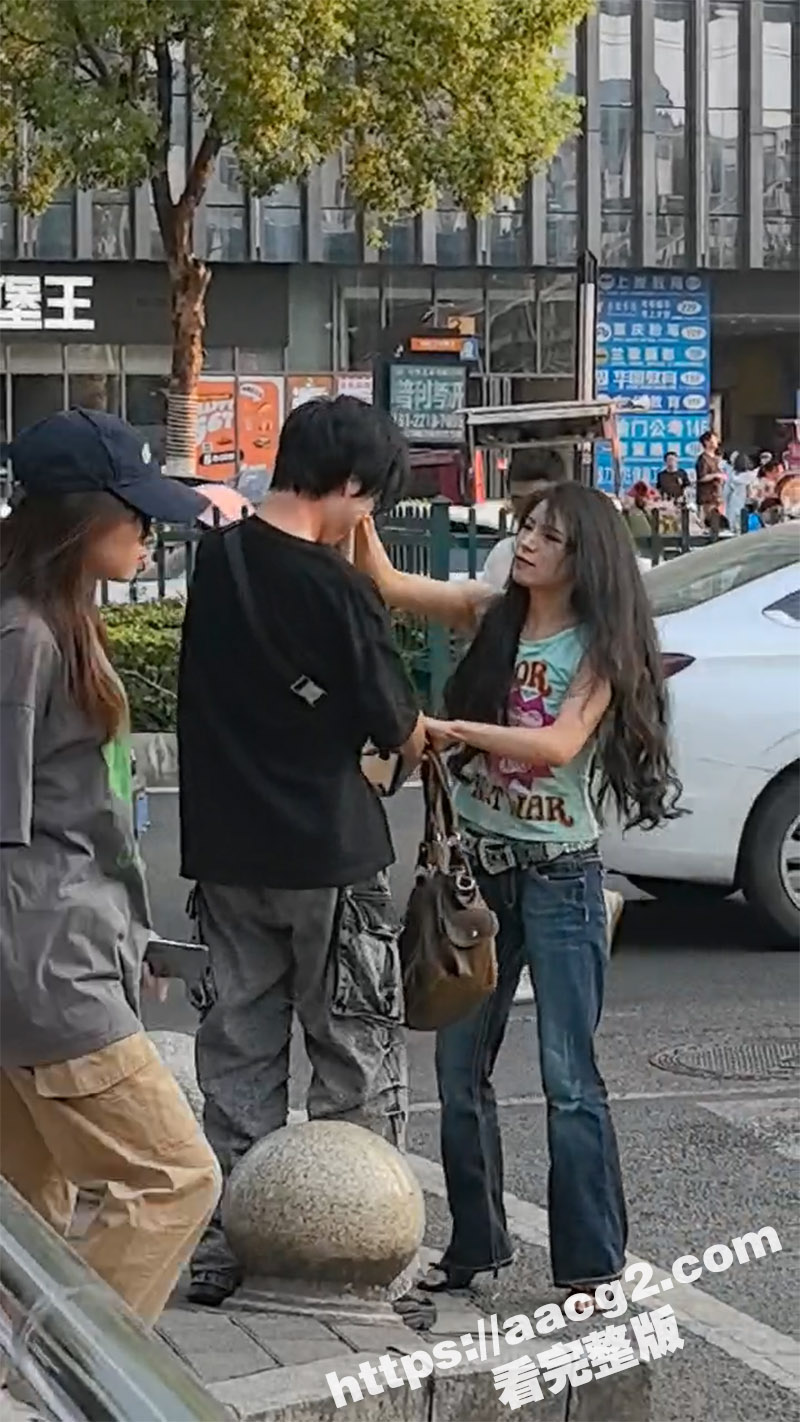 重庆师范大学渣男高文杰 恋爱期间多次出轨被曝光 人丑又矮玩的还花花 被女友当街斥责掌掴