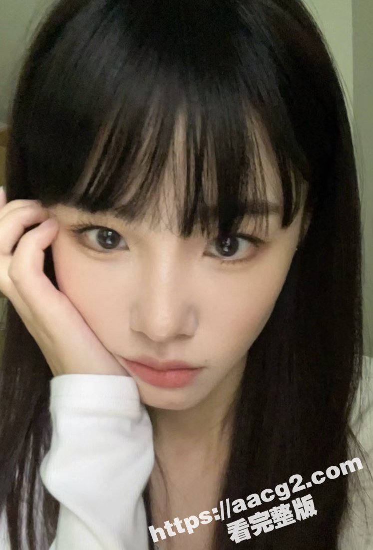 甜美萝莉音学生妹跟金主酒店开房 网袜足交骑乘啪啪 还边跟姐姐通电话 颜射糊脸让人欲罢不能