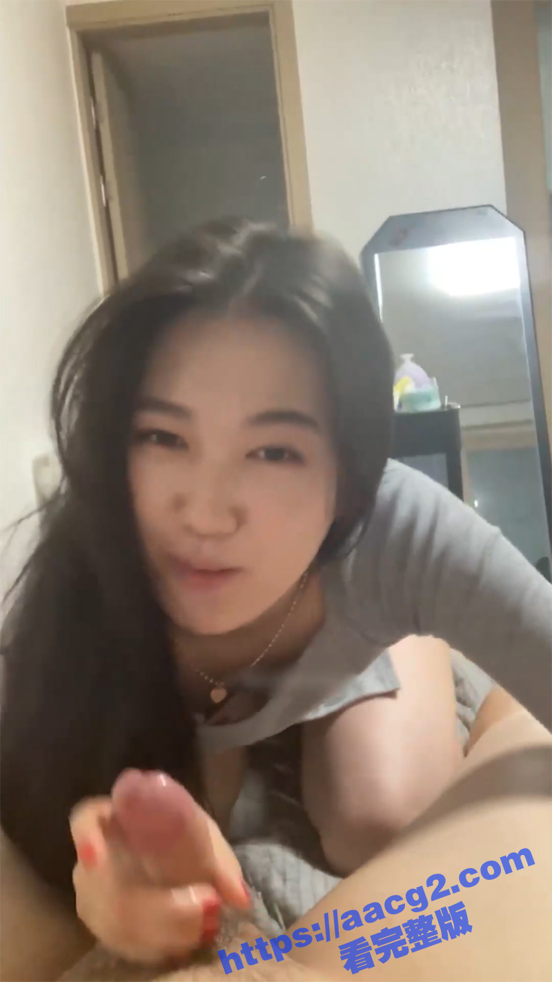 约炮爱笑的极品人妻 身材性感颜值端庄 笑起来超好看 背着老公来偷情 一边吃鸡一边笑 太反差了