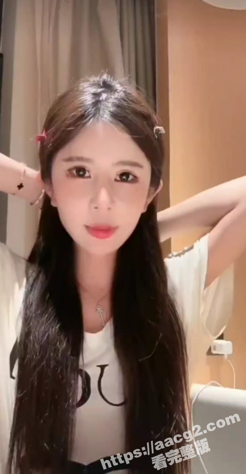 抖音心机女主播乍现春光合集 粉嫩乳头清晰可见 如此慷概的女菩萨 不火天理难容
