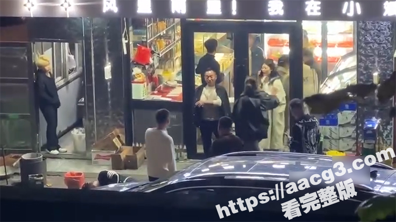 辽宁丹东女子吃宵夜 相关图片