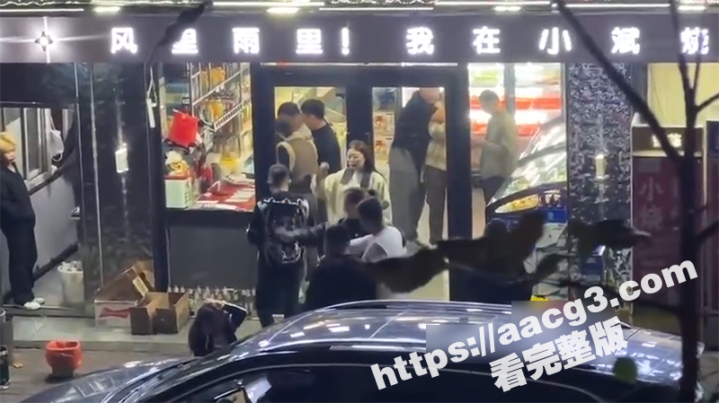 辽宁丹东女子吃宵夜 相关图片
