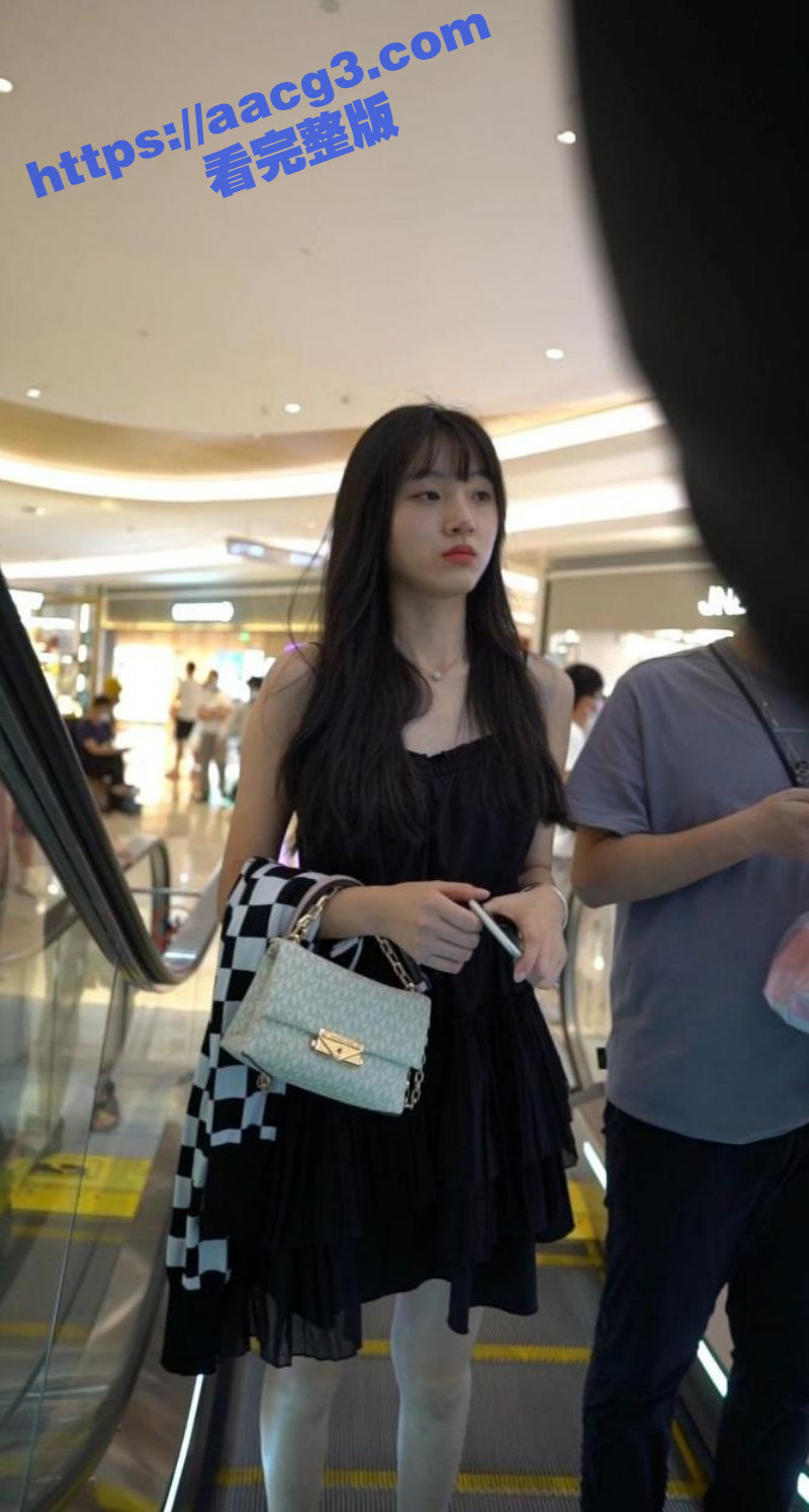 抄底大神商场尾随3位包臀裙极品美女 修长美腿紧夹白色T字骚内 裙底风光美妙绝伦