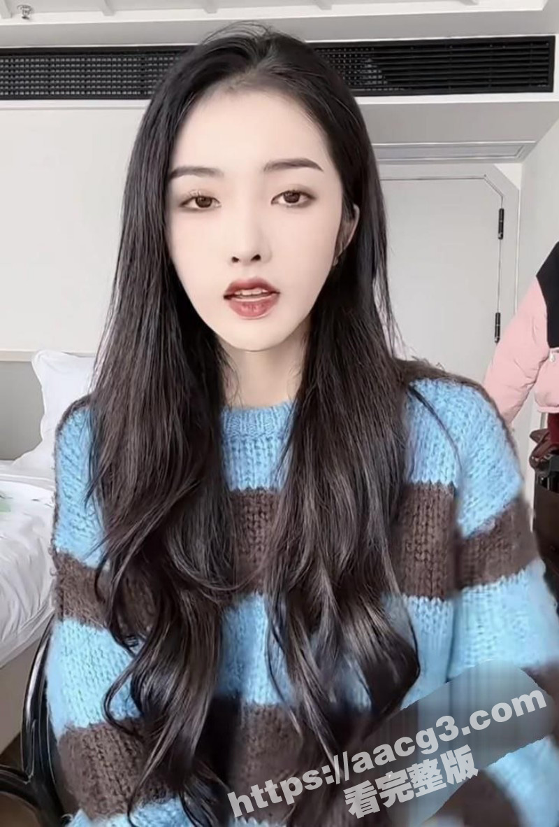 抖音网红女主播小龙女 直播间惊天放尿如水龙头大开 水漫直播间画面十分震撼