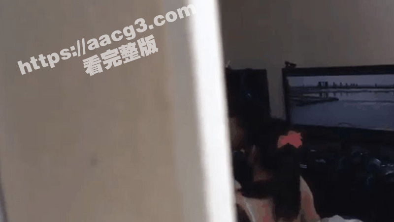 网吧偷情还是AV秀 相关图片