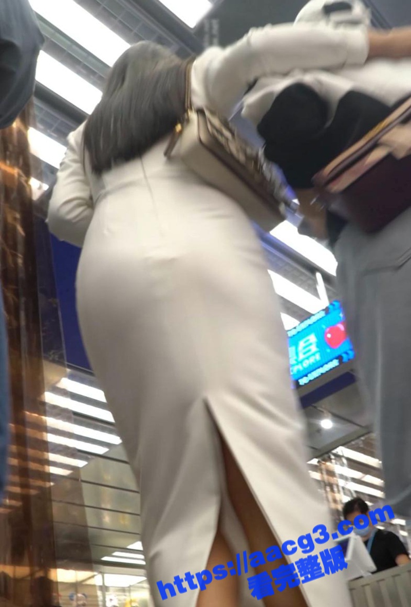 街拍抄底极品长腿御姐相关图片