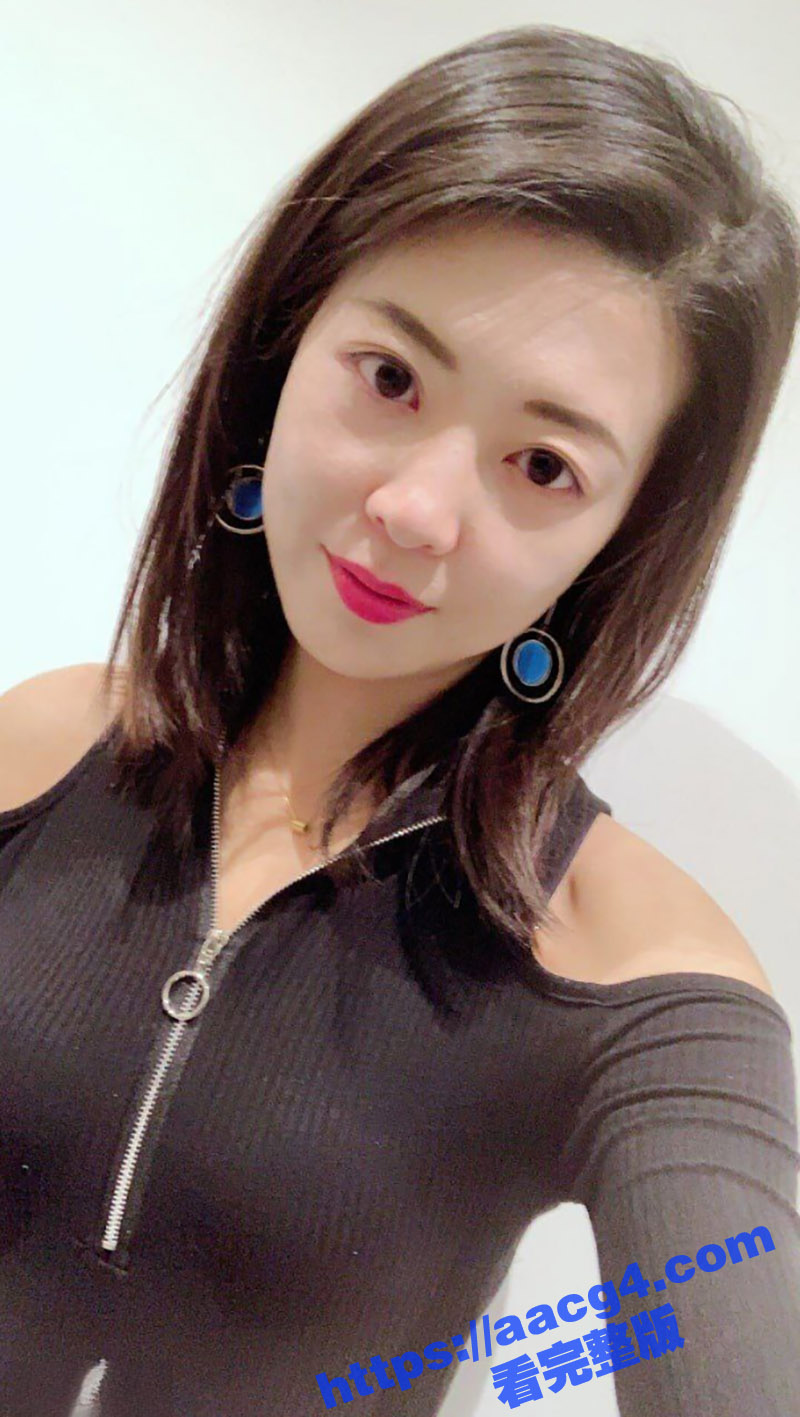 乱伦大神玩操性感骚妈 大胆开门给邻居看 本想3p一起玩 可惜邻居胆小 只敢偷偷打飞机
