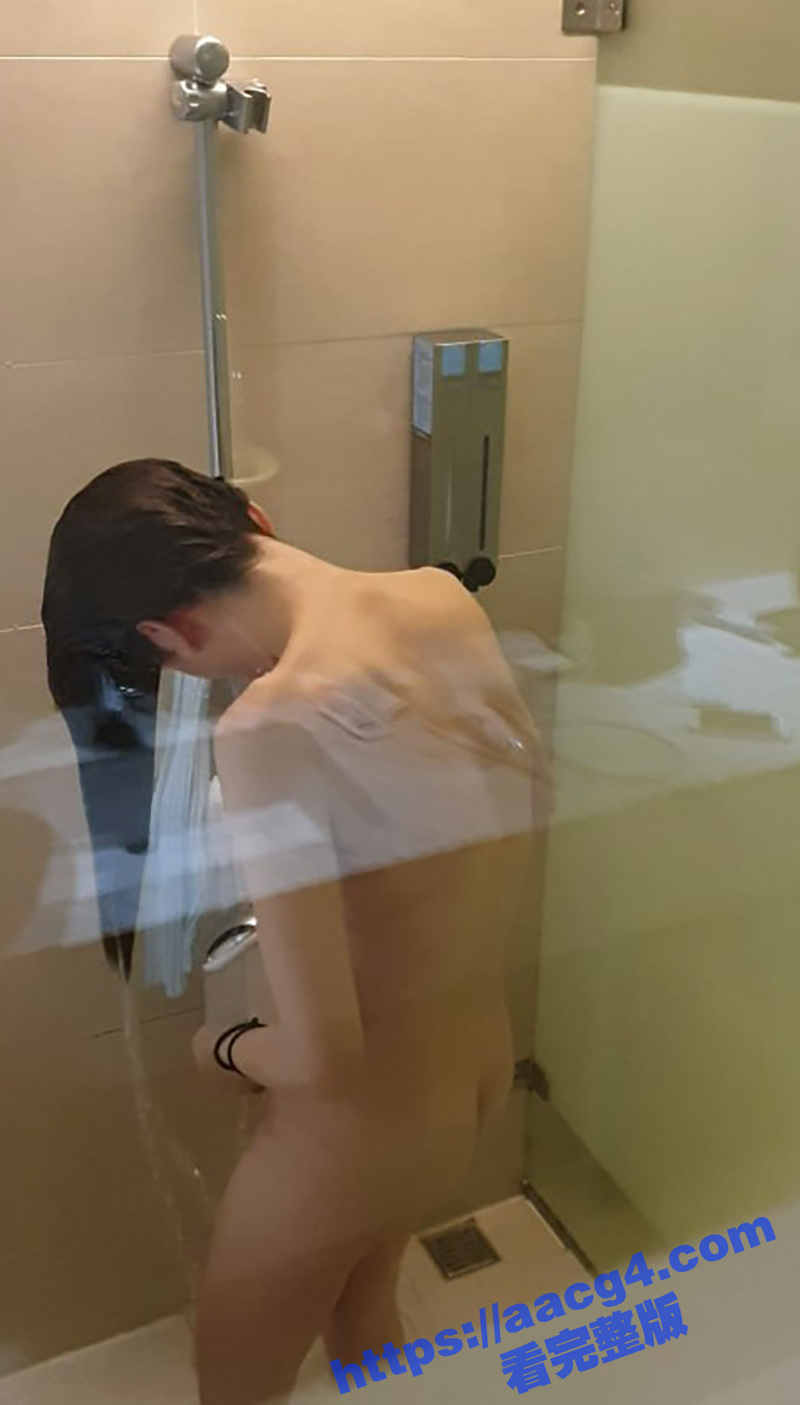 禽兽弟弟偷拍亲姐洗澡相关图片