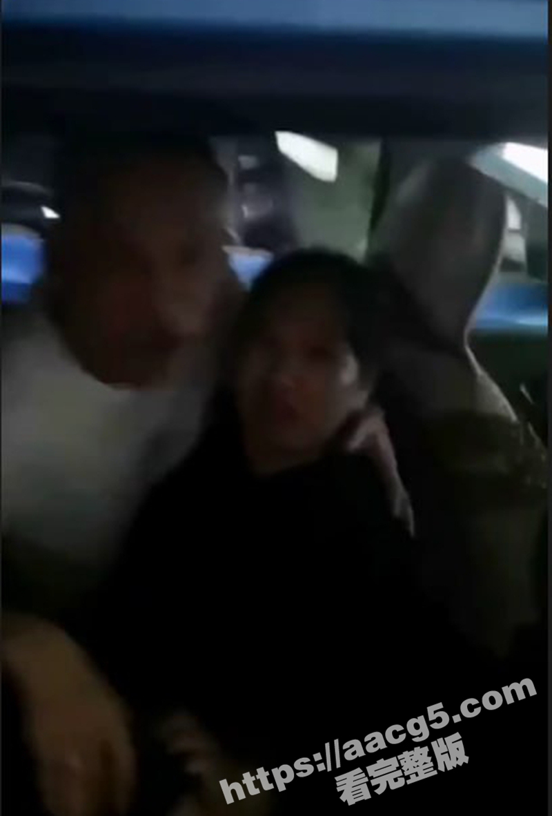 深圳出租车司机 充电间隙跟人妻激情车震 被人家老公当场抓奸 3分29秒完整版视频流出