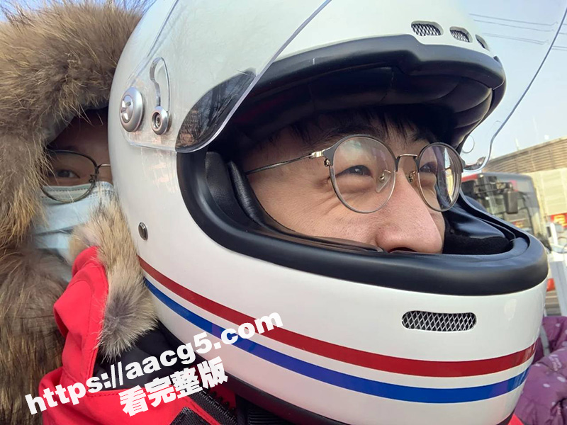脱口秀演员 邱瑞 约相关图片