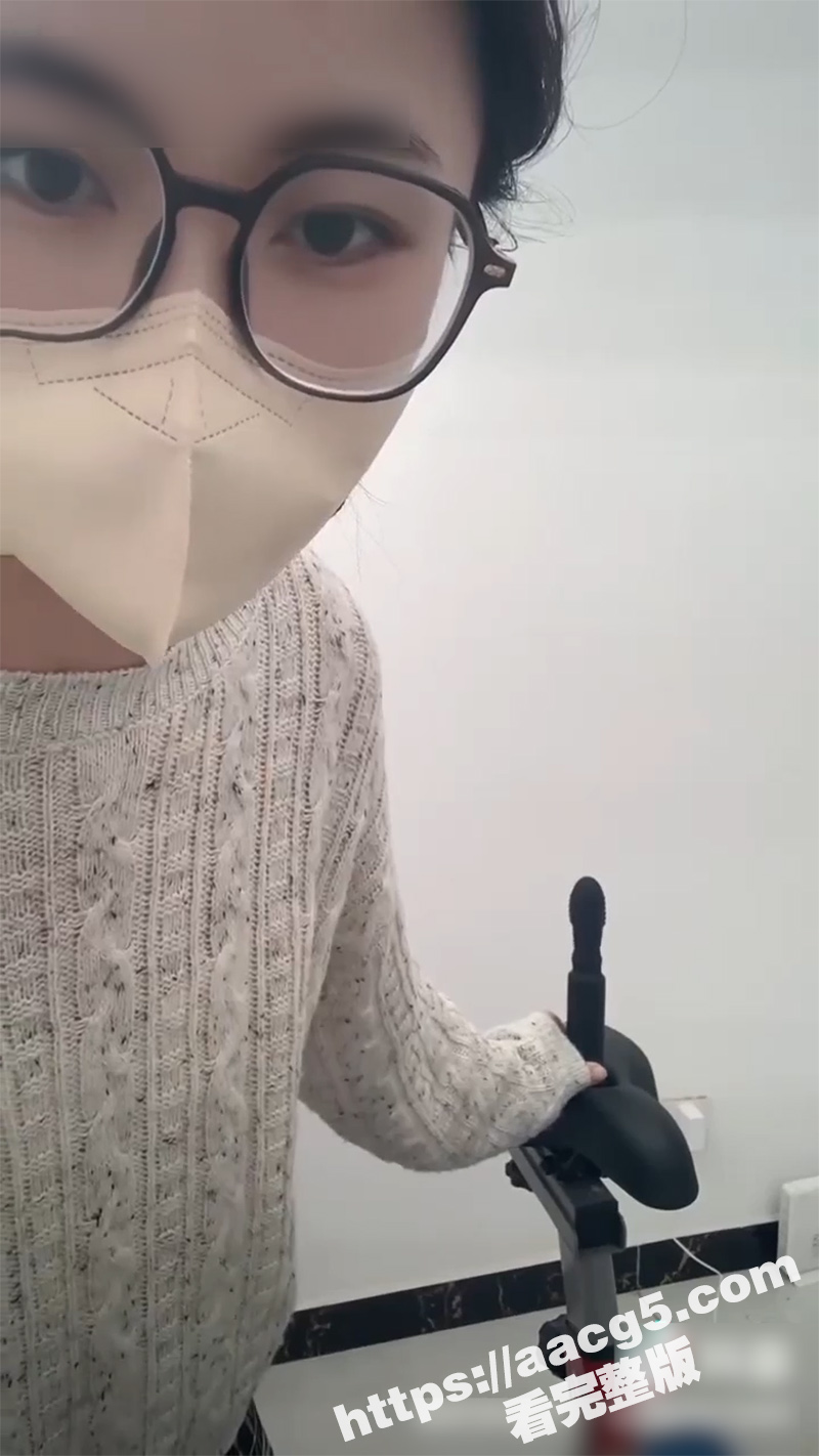 抖音网红眼镜妹 在家相关图片