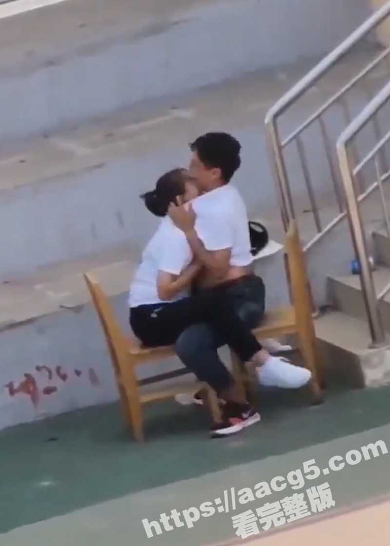 校园恋人户外性爱大冒相关图片