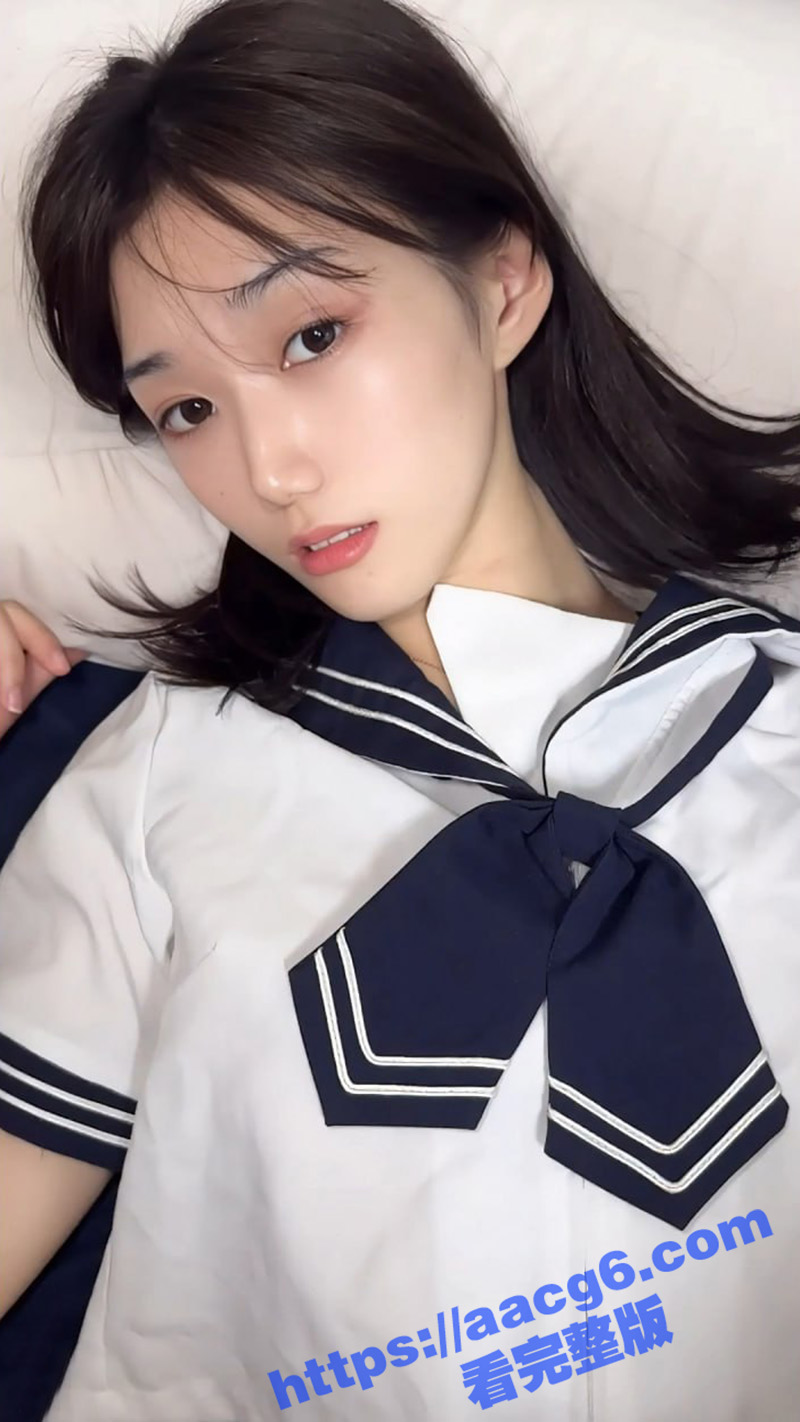 约炮18岁高颜值JK学生妹 表情呆萌一脸无辜 无毛嫩穴被插的淫水四溢 直接内射灌满骚穴