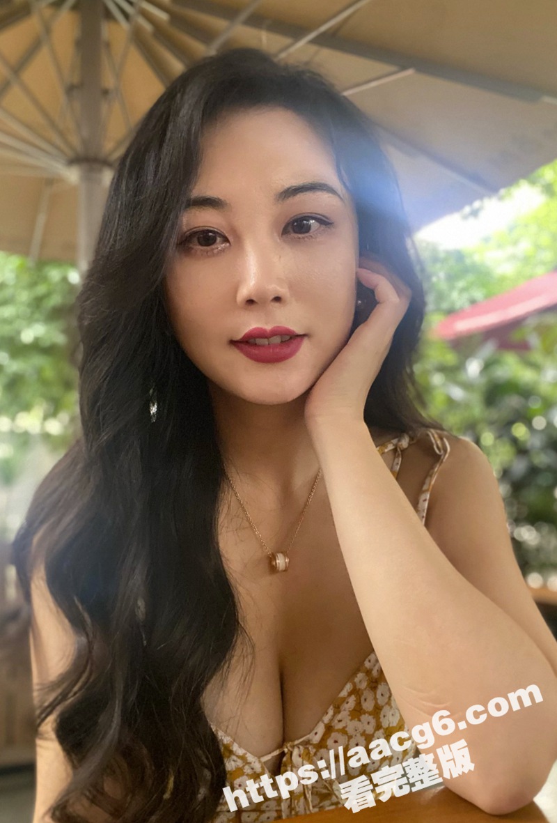 极品身材女同事 假装跟男友吵架出来与我约炮 主动骑乘摇摆后入抽插 干得她呻吟不断