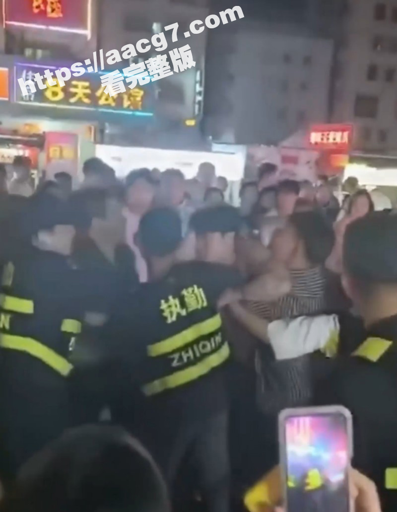 广东珠海惊现抓三名场相关图片