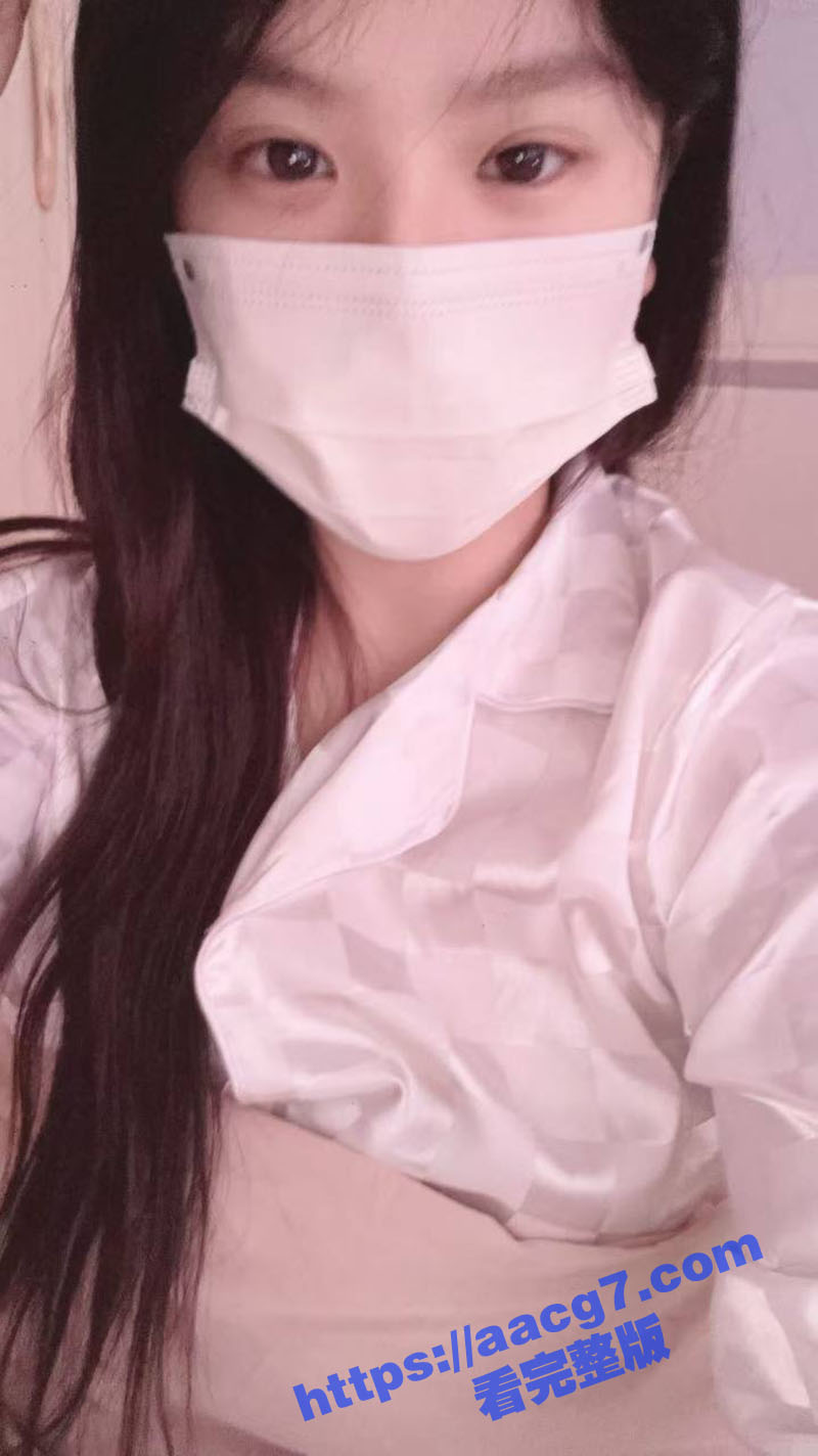 清纯女大学生长相神似相关图片