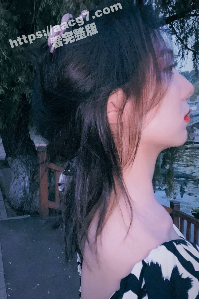 高颜值大二反差嫩妹 相关图片