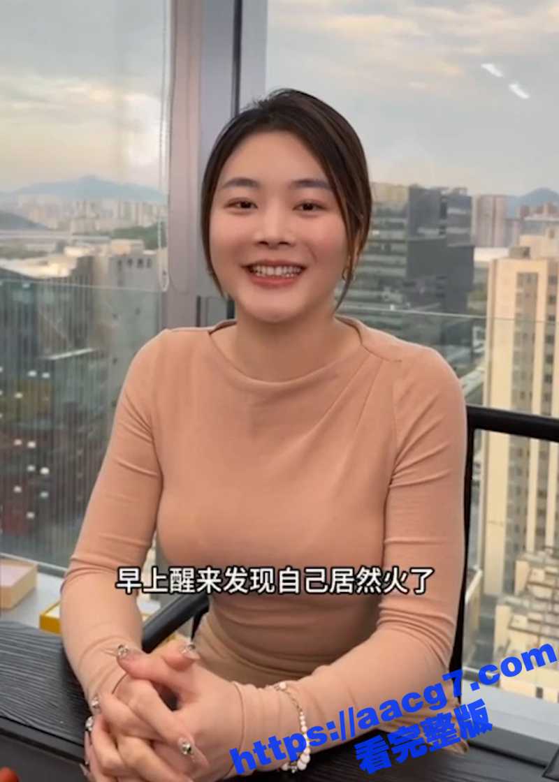 大货车全责撞粉色劳斯莱斯 女司机淡定现场摆POS拍照 回应的态度更是瞬间火爆全网 妹子宛如女菩萨转世
