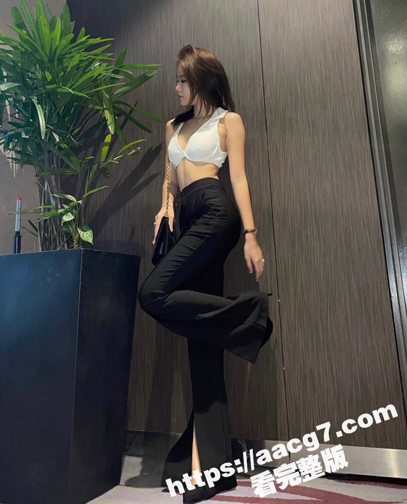 IG骚气小网红小柔 身材极品长腿少女 早期全裸自慰扣逼视频被外流 想不到私下竟这么反差