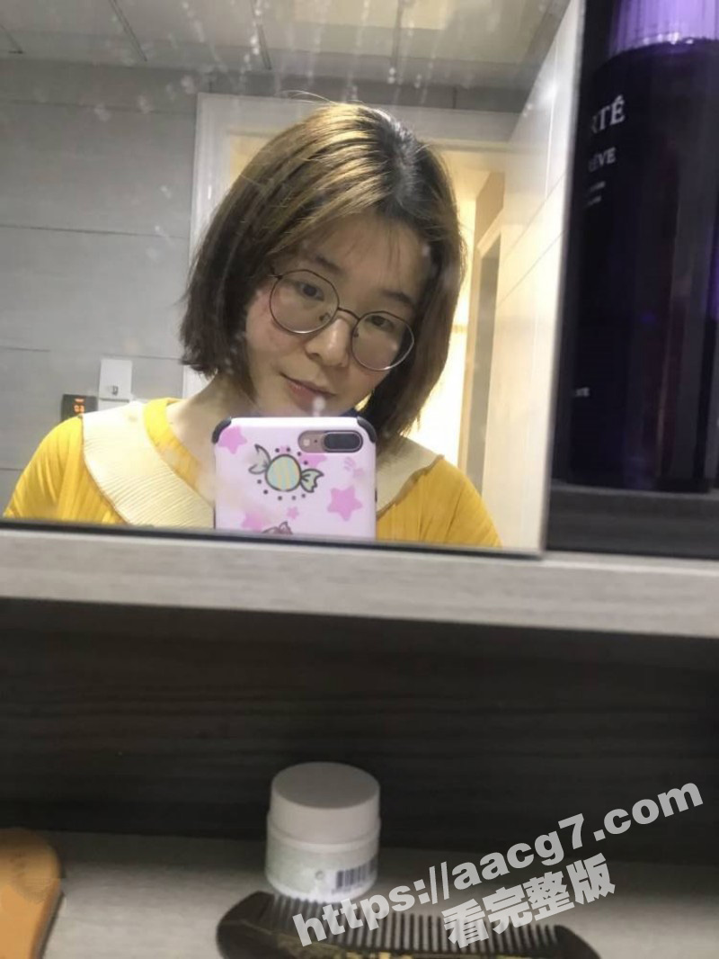 短发反差淫妻不雅视频相关图片