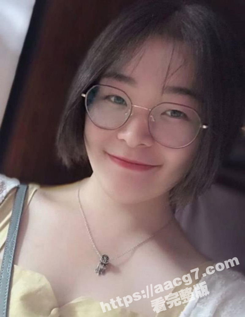 短发反差淫妻不雅视频相关图片